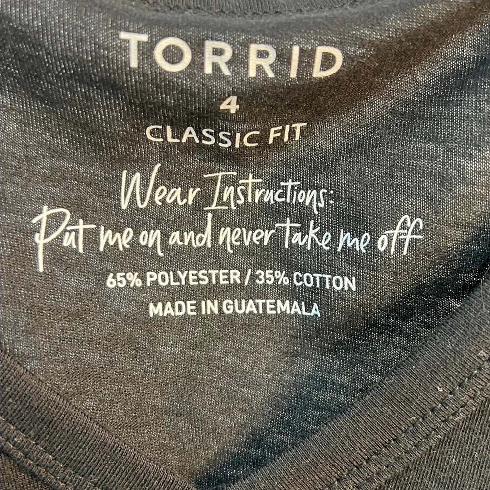 Torrid classic fit black v neck t shirt size 4X NWT - Picture 2 of 3